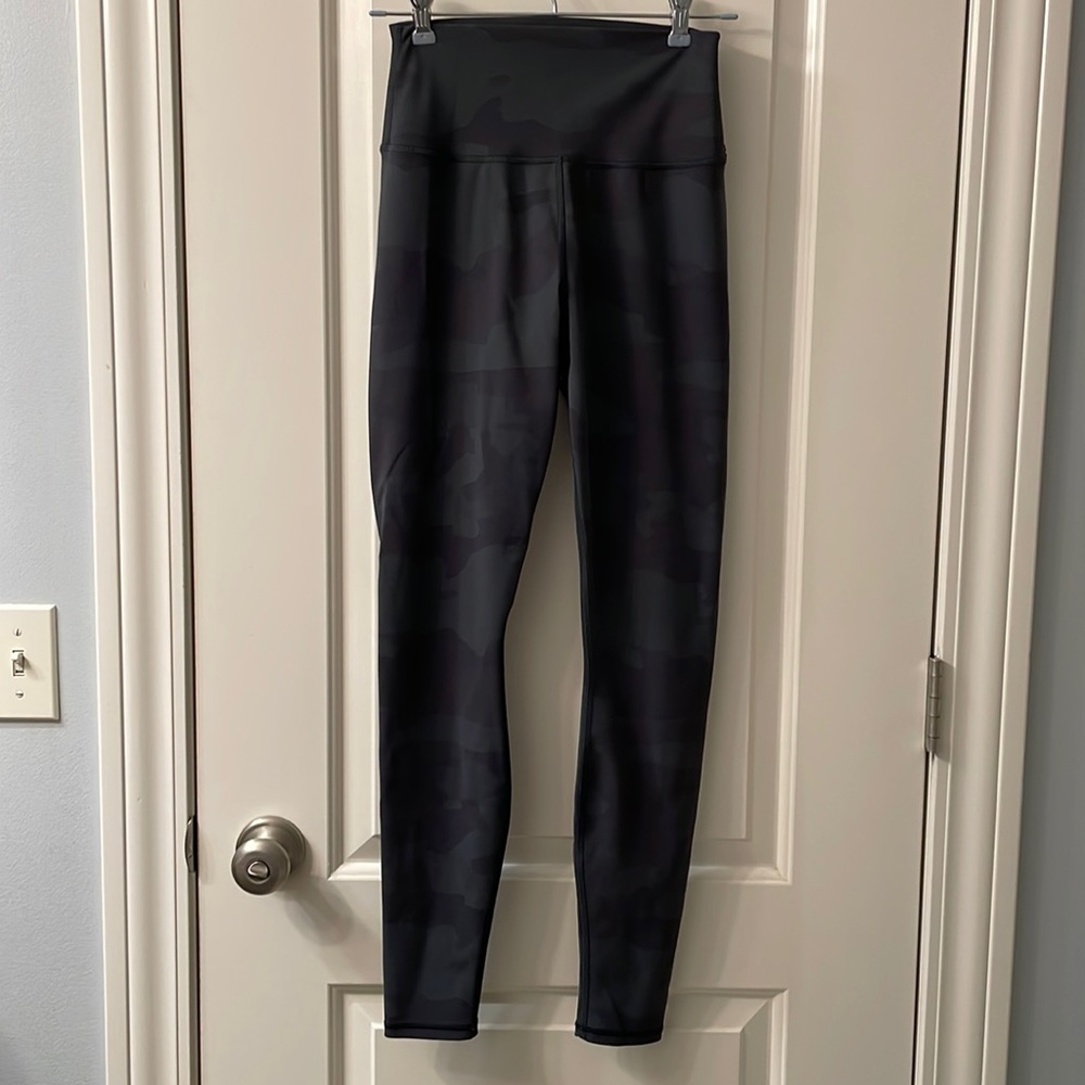 ALO High-Waist Women's Performance Leggings in Dark Green Camo